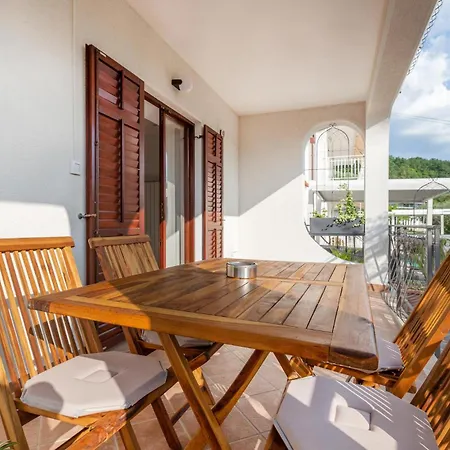 1 Bedroom Amazing In Apartment *